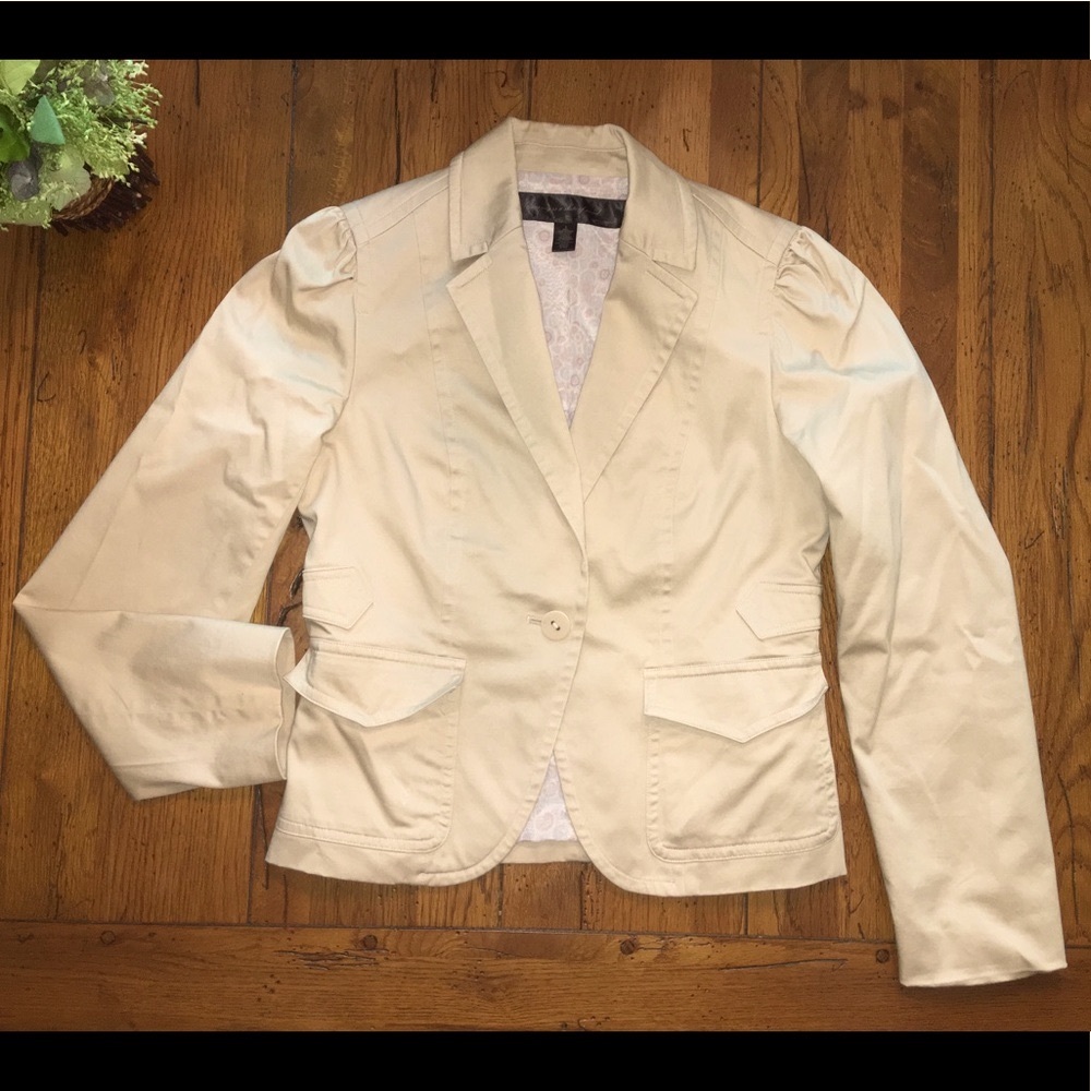 🎀Lovely blazer with wonderful detail